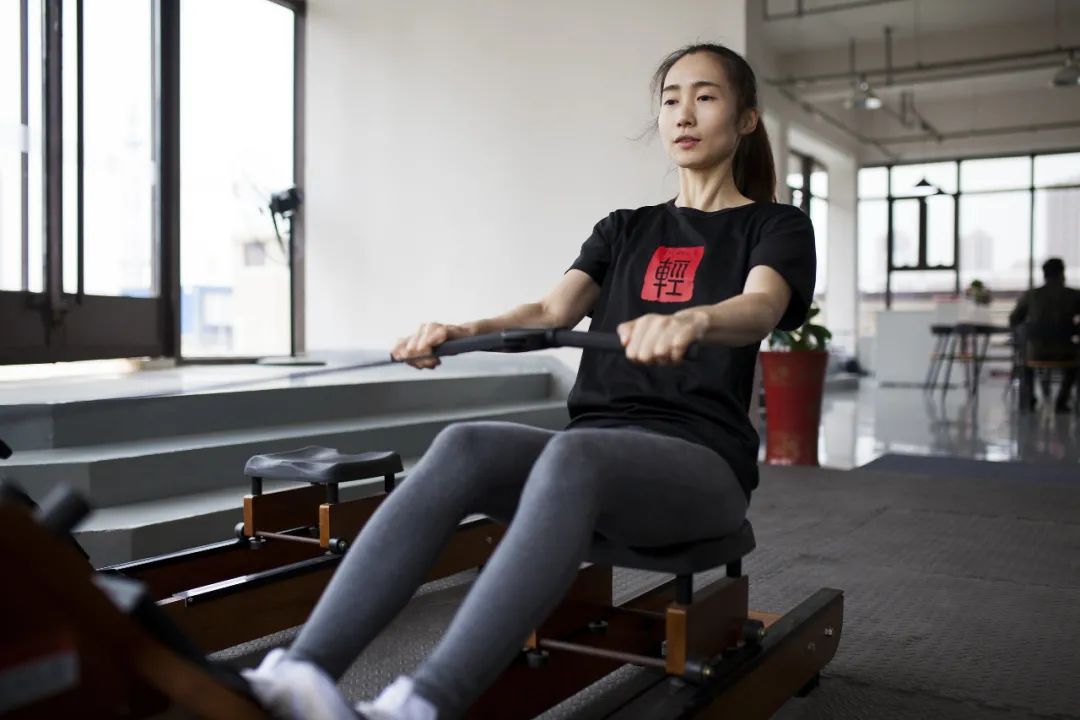 私健身明星女性教练是谁_健身房的明星私教_明星女性健身私教
