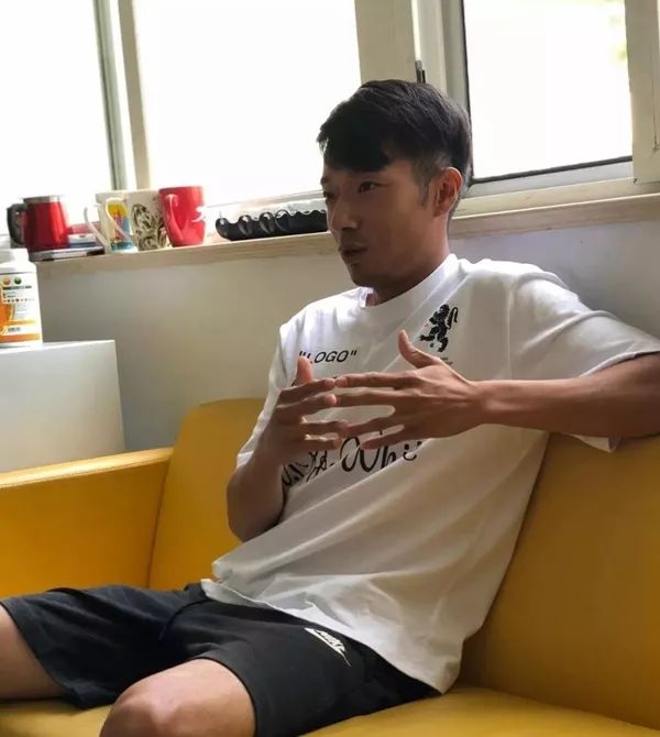 足球运动员冠军_足球冠军有哪些人_世界足球冠军有多少人参加
