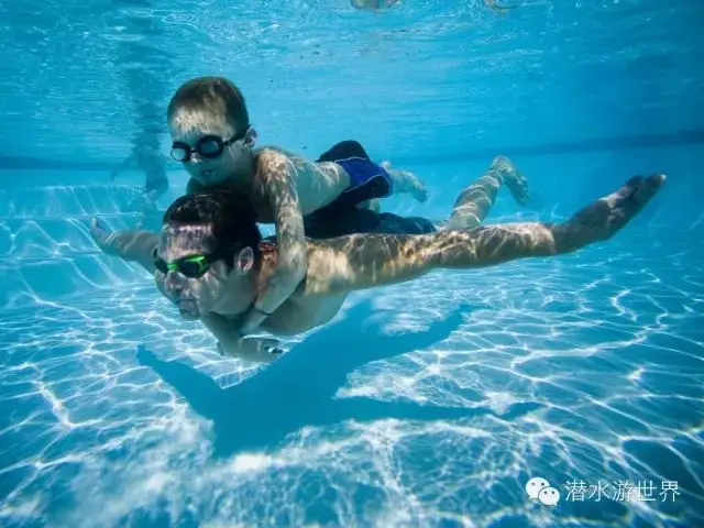 游泳教学示范_游泳课教学技巧_游泳技巧课教学反思